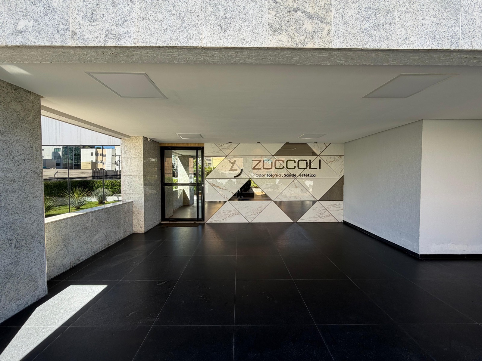 Clínica Zoccoli — Hall · mármore